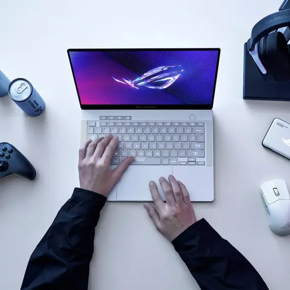 Top ponuda ASUS - ROG Zephyrus G14 14" OLED 3K 120Hz Gaming Laptop - AMD Ryzen 9 8945HS - 16GB LPDDR5X - NVIDIA GeForce RTX 4060 - 1TB SSD - Platinum White, 9 image - LaptopPlaza uvoz i distribucija laptopova, projektora i druge IT opreme